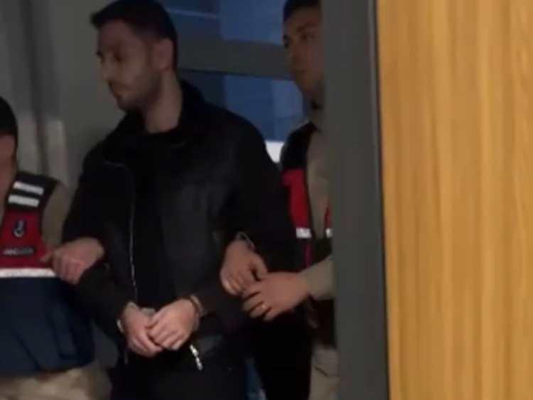 <p><span style="color:#B22222"><strong>D&Ouml;NEMİN VALİSİ VE OĞLU İLE BİRLİKTE 12 Ş&Uuml;PHELİ TUTUKLANDI</strong></span></p>

<p>&nbsp;</p>

<p>Jandarmadaki işlemlerinin ardından adliyeye sevk edilen ş&uuml;phelilerden Tuncay Sonel&rsquo;in oğlu Mustafa T&uuml;rkay Sonel ile daraltılmış baz &ccedil;alışmasıyla G&uuml;listan Doku&rsquo;ya son teması bulunduğu tespit edilen ve o d&ouml;nem İl &Ouml;zel İdaresi &ccedil;alışanı olan Erdoğan Elaldı, &lsquo;Kasten &ouml;ld&uuml;rme&rsquo; su&ccedil;undan tutuklandı. G&uuml;listan Doku&rsquo;nun eski erkek arkadaşı Zeinal Abarakov, Abarakov'un babası Engin Y&uuml;cer ve annesi Cemile Y&uuml;cer, firari ş&uuml;pheli Umut Altaş&rsquo;ın babası Celal Altaş ile annesi Nurşen Arıkan, ihra&ccedil; polis memuru G&ouml;khan Ertok ve o d&ouml;nem Tuncay Sonel&rsquo;in yakın koruması olan Ş&uuml;kr&uuml; Eroğlu, &lsquo;Su&ccedil; delillerini gizleme ve yok etme&rsquo; su&ccedil;undan tutuklandı.</p>
