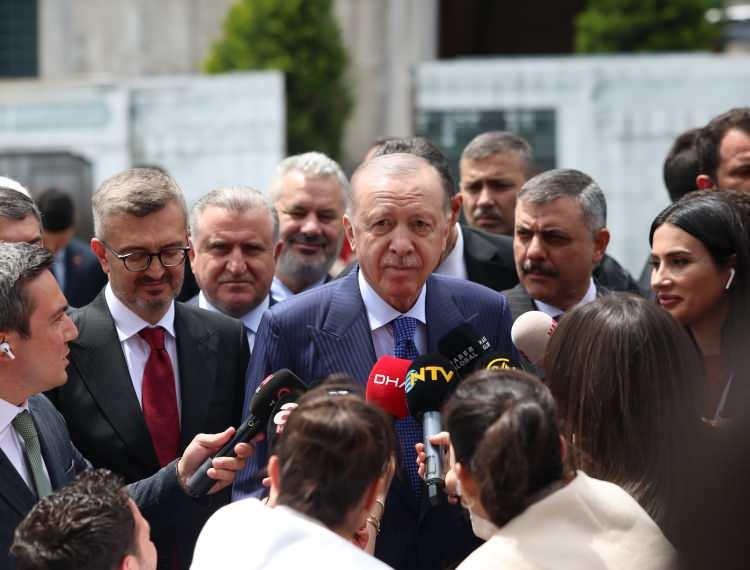 <p><span style="color:rgb(0, 0, 0)">&nbsp;Cumhurbaşkanı Erdoğan, cuma namazının ardından Hali&ccedil; Kongre Merkezi bah&ccedil;esinde ger&ccedil;ekleştirilecek "İstanbul'un Fethi'nden G&ouml;n&uuml;llerin Fethine Bayramlaşma ve Fetih Kutlama Programı"na katılacak.</span></p>

