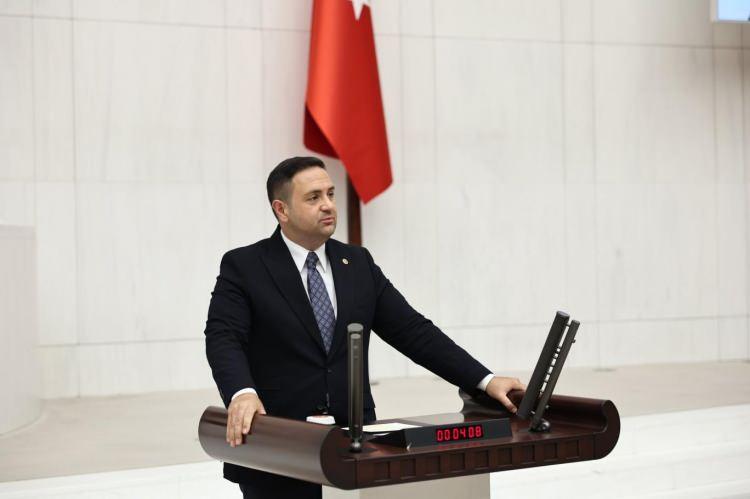 <p><span style="color:#B22222"><strong>UMUT AKDOĞAN</strong></span></p>
