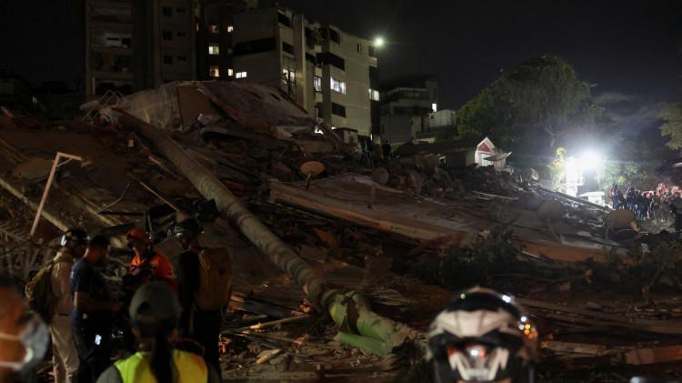 <p>Başkent Caracas'ta d&uuml;zenlenen basın toplantısında konuşan Rodriguez, krizle m&uuml;cadele kapsamında Genelkurmay Başkanlığı b&uuml;nyesindeki acil durum mekanizmalarının devreye alındığını ve Simon Bolivar Uluslararası Havalimanı'nın ikinci bir duyuruya kadar kapatıldığını duyurdu.</p>
