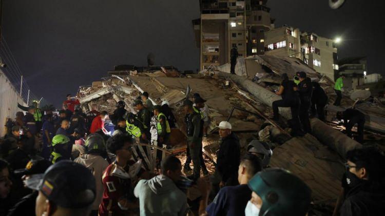 <p>USGS, Venezuela'da, Yaracuy eyaletine bağlı Yumare kentinin 23 kilometre g&uuml;neydoğusunda 7,5, aynı eyalete bağlı San Felipe kentinin 24 kilometre kuzeydoğusunda ise 7,2 b&uuml;y&uuml;kl&uuml;ğ&uuml;nde deprem meydana geldiğini a&ccedil;ıkladı.</p>
