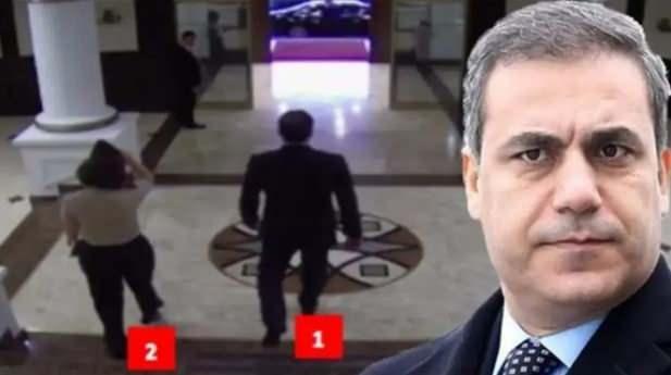<p>(BAKAN FİDAN'IN AKAR'IN YANINA GİTTİĞİ ANLAR)</p>

<p>Bunun &uuml;zerine Akar, T&uuml;rk Silahlı Kuvvetler Harekat Merkezine, havadaki ara&ccedil;ların &uuml;slerine d&ouml;nmesini, hava sahasının ise u&ccedil;uşa kapatılması emrini verdi.</p>
