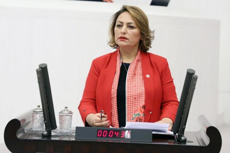 <p><strong>M&Uuml;ZEYYEN ŞEVKİN</strong></p>

<p>&nbsp;</p>
