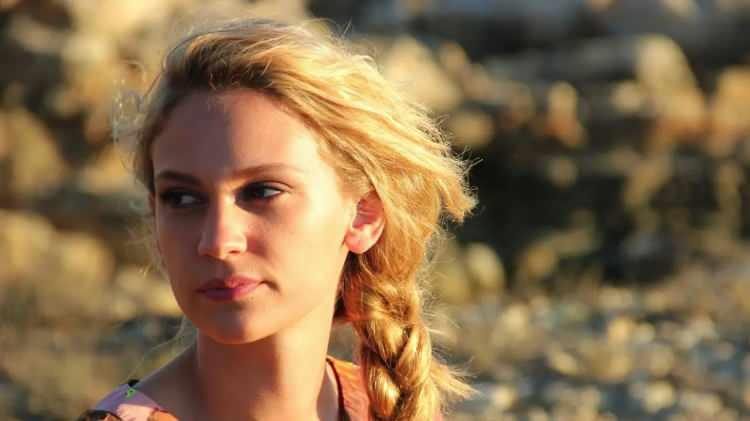 <p><strong>FARAH ZEYNEP ABDULLAH</strong></p>

<p>&nbsp;</p>
