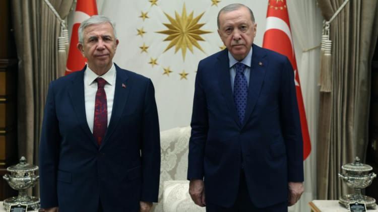 <p>Yavaş&rsquo;ın Cumhurbaşkanı Recep Tayyip Erdoğan ile g&ouml;r&uuml;şmesi de CHP i&ccedil;erisinde tartışmalara neden oldu. Yavaş&rsquo;ın Cumhurbaşkanı Erdoğan'la g&ouml;r&uuml;şme &ouml;ncesinde Yeni Parti Genel Başkanı &Ouml;zg&uuml;r &Ouml;zel&rsquo;e bilgi verdiği a&ccedil;ıklanırken, g&ouml;r&uuml;şmenin Ankara&rsquo;nın sorunları ve belediyenin devam eden &ccedil;alışmaları kapsamında ger&ccedil;ekleştiği ifade edilmişti.</p>

<p>&nbsp;</p>
