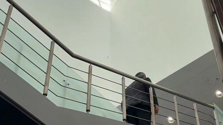 <p>Habert&uuml;rk'&uuml;n haberine g&ouml;re Yavaş'ın istifasının ardından CHP s&ouml;zc&uuml;s&uuml; M&uuml;slim Sarı, Kemal Kılı&ccedil;daroğlu ile g&ouml;r&uuml;şmek &uuml;zere Genel Başkanlık katına &ccedil;ıktı.<br />
<br />
Sarı, Yavaş&rsquo;ın CHP&rsquo;den istifa etmesine ilişkin, <em><strong>&ldquo;'Hayırlı uğurlu olsun' demek d&uuml;şer bize. Biz, Cumhuriyet Halk Partisi'nin kurumsal kimliği i&ccedil;inde siyaset yapmasını tercih ederdik&rdquo; </strong></em>dedi.&nbsp;</p>
