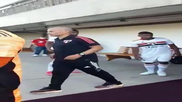 Teknik Direktör Alex de Souza, ilk maçına çıktı - Video 7