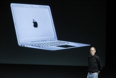 PAYLAŞILAMAYAN ELMA

2010un yükselen yıldızı ise teknoloji sektörü ve internet oldu. Apple çıkardığı tablet bilgisayar iPad ve telefon markası iPhoneun yeni modelleri ile satış rekorları kırdı.