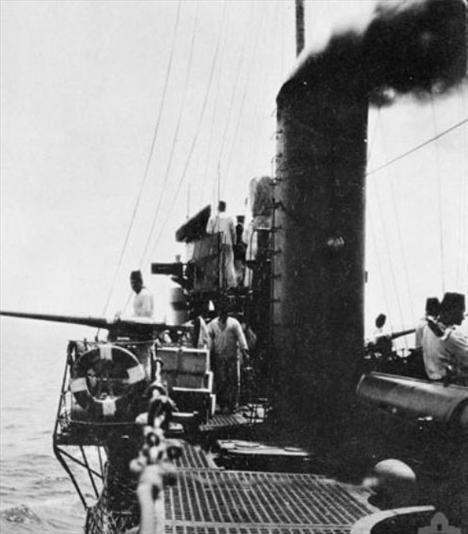Çanakkale Boğazını savunan Osmanlı sahil güvenlik botları.