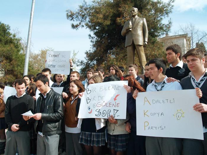 ÇANAKKALE'DE YGS PROTESTOSU