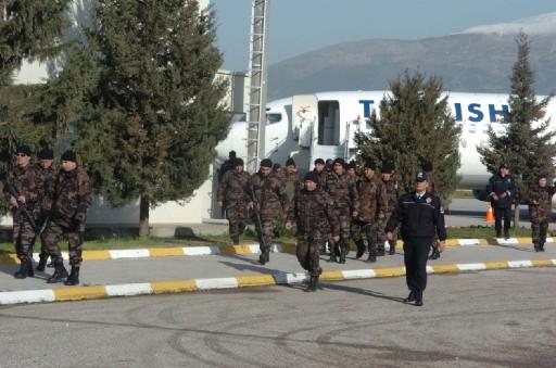 Muhsin Yazıcıoğlu ve arkadaşlarının geçirdiği kaza sonrası naaşları bulunanardan Pilot Pilot Kaya İstektepe'nin cenazesi İstanbul'a, muhsin Yazıcıoğlu ve diğer arkadaşları Ankara'ya gönderildi