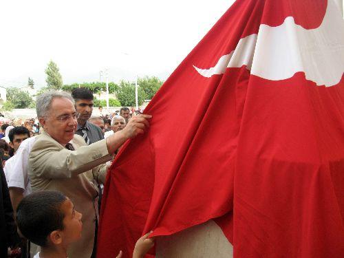 2008-2009 Eğitim - Öğretim yılı sona erdi. İlköğretim ve ortaöğretim okullarında eğitim gören yaklaşık 15 milyon öğrenci karne alarak tatile girdi. Kiminde hüzün kiminde sevinç vardı:
