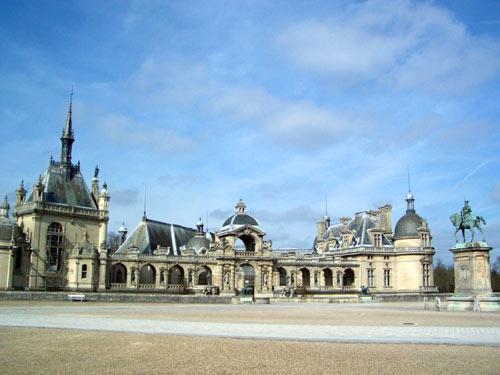 Fransa'nın başkenti Paris, ülkenin kültür ve sanat merkezi olma görevini üstlenmiş ve gerek Avrupa'nın gerekse dünyanın en önde gelen kültür merkezlerinden biri olmuş....
<br><br>
Nuray Kahraman'ın Fransa izlerimlerini ve haberde yer alan görsellerin öykülerini görmek için haberin metni düğmesini tıklayabilirsiniz...