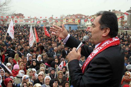 Türkiye'nin her köşesinde seçime katıldıklarını, teşkilatları olmasına rağmen sadece Diyarbakır'da bilinçli olarak seçime katılmadıklarını belirten Muhsin Yazıcıoğlu nedenini açıkladı