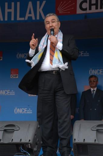 İnsan, açar telefonu isterse iktidara da küfreder. Şöyle ağız tadıyla küfredemez olduk'' diyen Deniz Baykal, Erdoğan'a karşılıklı görüşme çağrısını niteledi ve bir söz verdi: Yolsuzlukları konuşmayacağım