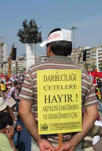 İzmir'de düzenlenen 'Emek ve Demokrasi Mitingi'nde 12 Eylül askeri darbesinin etkilerinin hâlâ devam ettiği belirtililrken sert mesajlar verildi.