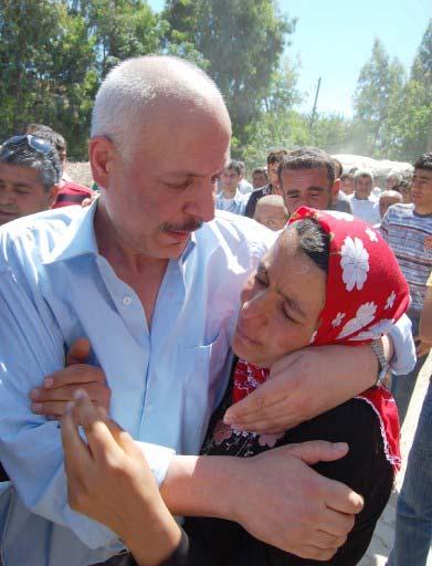 Cumhurbaşkanı Gül ve Suriye Devlet Başkanı Esad'ın görüşmesinin ardından serbest bırakılan 4 Türk, Hatay'ın Reyhanlı ilçesindeki Cilvegözü Gümrük Kapısı'ndan Türkiye'ye giriş yaptı.