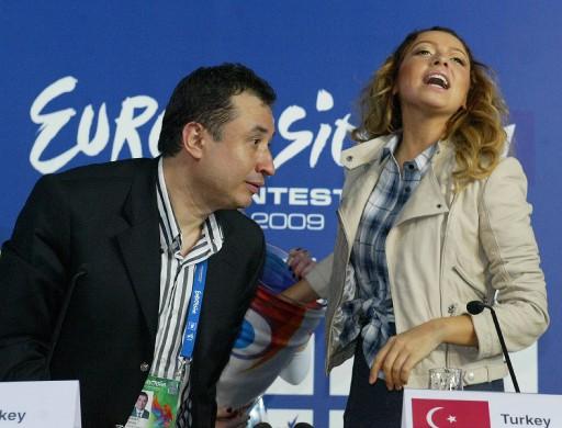Eurovision'daki temsilcimiz Hadise, ilk yarı final elemesini geçerek Cumartesi günü Türkiye'yi finalde temsil edecek..