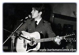 Anadolu Rock müziğinin en büyük isimlerinden Barış Manço'yu her zaman bıyıkları, uzun saçları ve takılarıyla hatırlarız. İşte manço'nun sakalsız ve bıyıksız hali ile fotoğrafları..