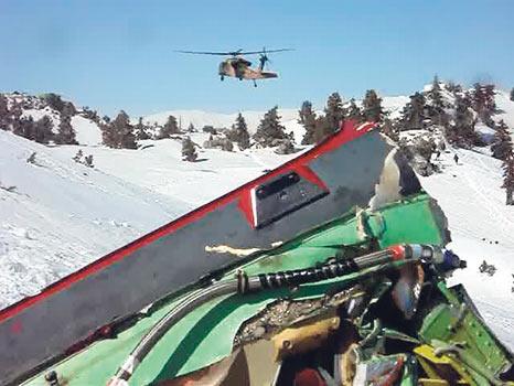 Cumhurbaşkanı Gül'ün, 'Helikopterdeki beyni keçiler sökmedi!' diyerek şüphelerini dile getirdiği kayıp cihazların sökülme görüntülerine ulaşıldı. Muhsin Yazıcıoğlu'nun helikopterinin düşmesiyle ilgili soruşturmanın seyrini değiştirecek videoda, dört subay var. Biri cihazları sökerken, ikisi onu izliyor. Bir asker ise görüntü çekiyor.