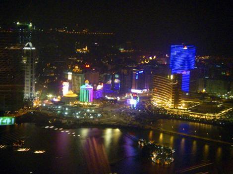 Macau (Çin):
Kişi başına düşen milli gelir: 52,410 dolar
Okuma yazma oranı: Yüzde 93
İşsizlik oranı: Yüzde 3
GSYİH'dan eğitime ayrılan pay: Yüzde 2.2
