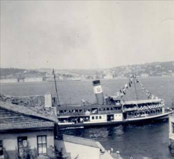 Semtte  oturan ünlü kişilerden dolayı yöreye Beykos denildiği ismin zamanla Beykoz'a dönüştüğü sanılmaktadır.