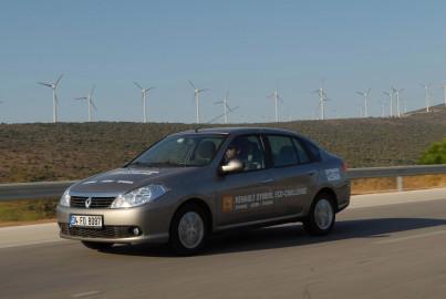 Renault, piyasaya çıkarmaya hazırlandığı yeni Symbol'ün yakıt testini Türkiye'de gerçekleştirdi.