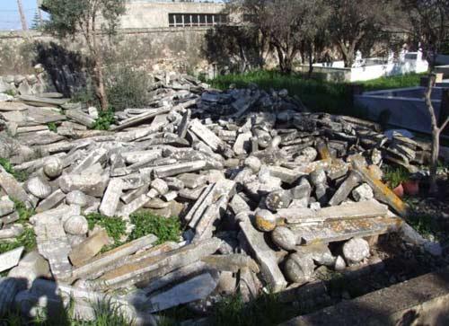 Rodosta Osmanlıdan kalma tarihî camii ve mezar taşlarının içler acısı hali insanı ürpertiyor. Konya Bölge Yazma Eserler Kütüphanesi Müdürü Şahin, Buradaki tarihî Osmanlı mirasına sahip çıkılmalı diyor.