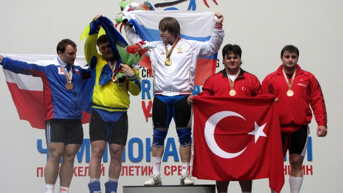 Bünyamin Südaş +105 kg bronz madalya sahibi