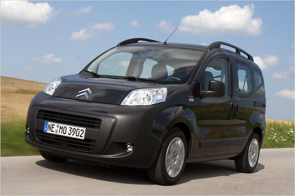 <strong>CITROEN</strong><br><br>
Ayrıca, güç, yakıt tüketimi ve güvenlik alanlarında yüksek performans sergileyen Berlingo Combi satın alanlara ise cruise control, alarm ve park sensöründen oluşan City Pack hediye ediliyor.