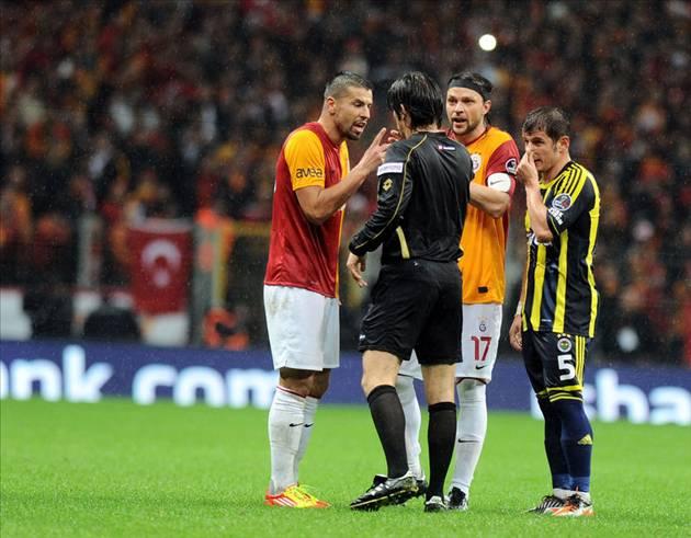 Bedelli askerlikten" sonra şimdi sıra "Bedelli Türkiye Kupası'nda." Türkiye Kupası'nı 30 sene alamayan takımlar para ödeyerek alabilicekler. Birilerine duyurulur." (Bir Galatasaraylı)