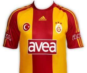 Galatasaray'ın yeni sezonda giyeceği formalarönceki gün Topkapı Sarayı'nda yapılan baloda tanıtıldı. En çok ilgiyi de ilk kez giyilecek olan turuncu formaya oldu.