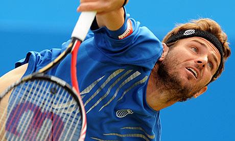 Mardy Fish:
Turnuvaya dünyanın 8 numarası olarak katılan Amerikalı tenisçi, bu yıl oynadığı 65 maçın 43'ünden galip geldi, 1 turnuvada şampiyon olma başarısını gösterdi. Ağustos ayında 7'nciliğe yükselen tenisçi, bu ay başında 9'unculuğa kadar geriledi. Fish, Grand Slam turnuvalarındaki en büyük başarısını, Wimbledon'da çeyrek finale yükselerek gerçekleştirdi.

Sezon Sonu Turnuvası kariyeri:

Kariyerinin en üst noktasına bu sezon ulaşan sporcu, Sezon Sonu Final Turnuvası'na ilk kez katılıyor. Fish, turnuvaya katılmayı 10 Kasım'da garantilemişti. Tenisçi, O2 Arena'daki ilk maçında Rafael Nadal ile karşılaşacak.

Öz geçmişi:

Babası Tom öğretmen, annesi Sally ise ev kadını. Meredith adında bir kız kardeşi var. 4 yaşındayken, 1985 yaşında ailesiyle birlikte Minnesota'dan Vero Beach'e taşındı. 1999 yılında Andy Roddick ile aynı evi paylaştı. Zamanını Roddick ile tenis ve basketbol oynayarak geçirdi. Stacey Gardner ile 28 Eylül 2008'den bu yana evli. 11 yıllık profesyonel sporcu olan 29 yaşındaki Fish, kariyeri boyunca 6 şampiyonluk yaşadı.