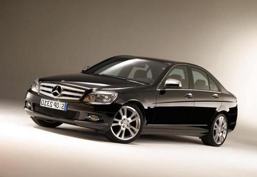 <strong>MERCEDES:</strong> C 180K 1.6 için yüzde 0.60 faiz uygulanırken, 60 bin TL kredi için 24, 36 ve 48 aylık ödeme opsiyonları ve bin 452 TLden başlayan aylık taksit sunuluyor.