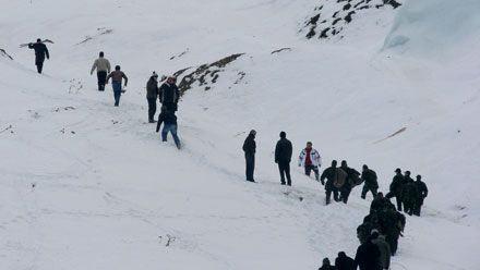 Gümüşhane'nin Zigana Dağı bölgesinde Kadırga Yaylası'na doğru yürüyüşe geçen dağcı grubunun üzerine çığ düştü. 11 dağcı öldü.