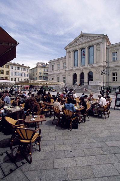 Fransa'nın başkenti Paris, ülkenin kültür ve sanat merkezi olma görevini üstlenmiş ve gerek Avrupa'nın gerekse dünyanın en önde gelen kültür merkezlerinden biri olmuş....
<br><br>
Nuray Kahraman'ın Fransa izlerimlerini ve haberde yer alan görsellerin öykülerini görmek için haberin metni düğmesini tıklayabilirsiniz...