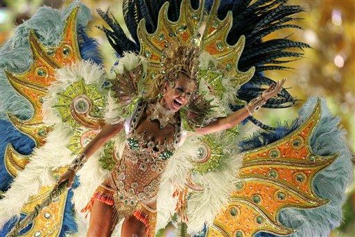 Karnavallar ülkesi Brezilya'nın en meşhur ve dünya çapında ünlü karnavalı Rio'da birbirinden renkli görüntüler ve büyük coşku yaşanıyor.