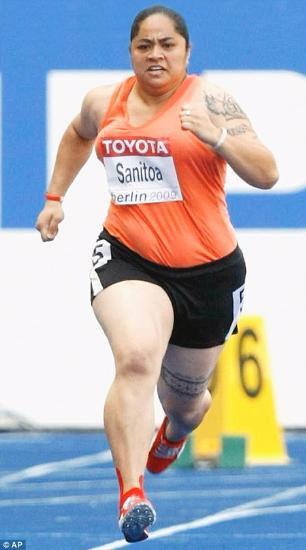 Dünya Atletizm Şampiyonası'na dün, 100 metrede 9.58'luk süresiyle rekor kıran Usain Bolt damgasını vurdu. Ama pistinde boy gösteren 95.5 kiloluk kadın atletin azmi en az Bolt kadar konuşuldu.