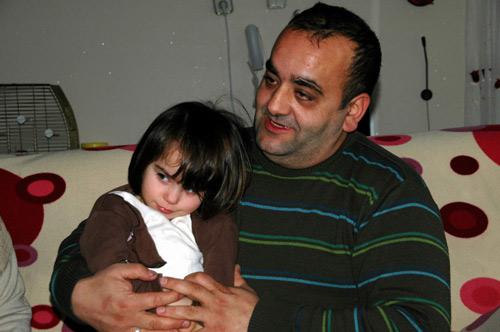 Rize'de yaşanan sel ve heyelanlarda arazisi zarar gören İskender Kopuz, kendisine yapılan 32 bin TL'lik yardımın 26 bin TL'sini fazla olduğu gerekçesiyle iade etti.