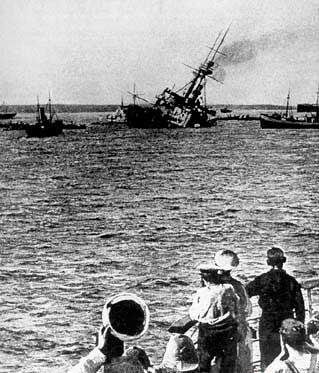 18. 10: Gemi komutanı Hayes Sadlerı yakında bulunan Coln, Jed, Chelmer muhriplerine yardım çağrısı gönderdi. Gemi personeli tahliye edildikten sonra Ocean da kaderine terk edildi.
<br><br>
19.30: Ocean akıntının etkisiyle Morto koyuna doğru sürüklendi.
<br><br>
22.30: Ocean ve Irresistible battı.
<br><br>