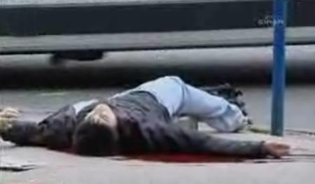 Kadıköy Bostancı'da polisin bir hücre evine düzenlediği baskın sonucu çıkan çatışmada çok sayıda polis, bir gazeteci ve vatandaş yaralandı