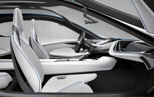 BMW'nin 17 Eylül'de Almanya'daki Uluslararası Otomobil Fuarı'nda görücüye çıkartacağı sır gibi sakladığı çevreci spor modeli ilk kez görüntülendi.