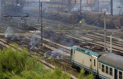 İtalya Viareggio kasabası istasyonunda raydan çıkan, sıvılaştırılmış doğal gaz yüklü iki vagonda meydana gelen patlama sonucu onlarca kişi öldü, ortalık savaş alanına döndü
