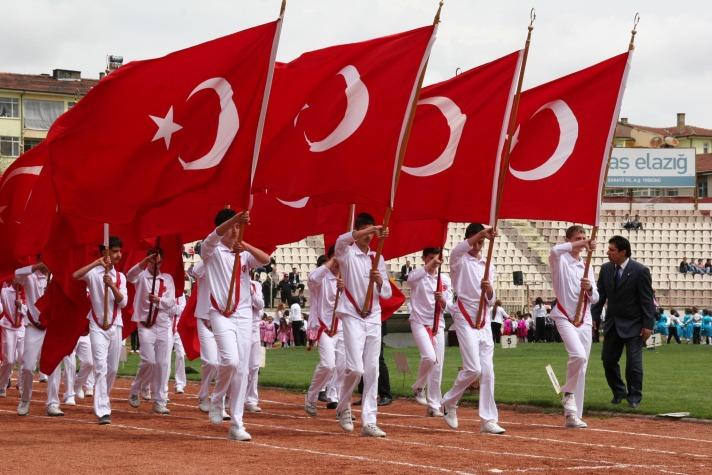Elazığ'da 23 Nisan Ulusal Egemenlik ve Çocuk Bayramı çeşitli etkinliklerle kutlandı.