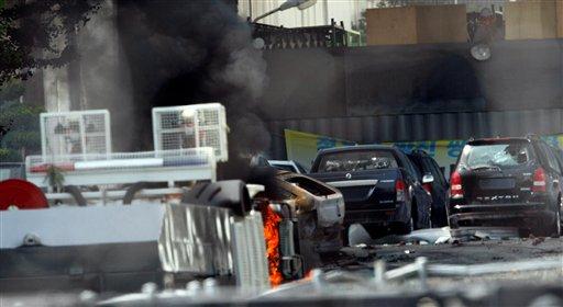 Güney Kore'de işten çıkarılan işçilerin iki aydır işgal altında tuttuğu bir fabrikaya havadan ve karadan polis operasyonu yapıldı.