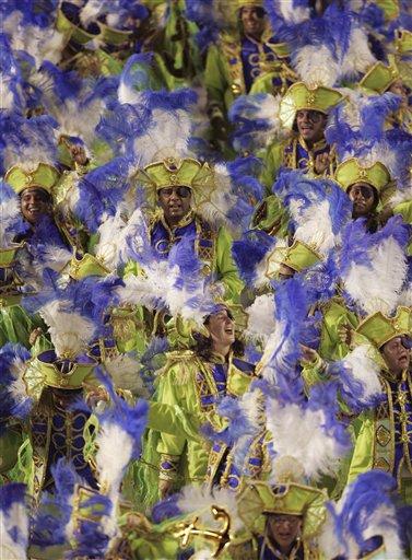 Karnavallar ülkesi Brezilya'nın en meşhur ve dünya çapında ünlü karnavalı Rio'da birbirinden renkli görüntüler ve büyük coşku yaşanıyor.