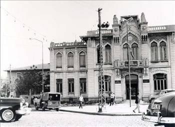 Anadolu yakasında , Marmara kıyısında ,Suadiye ile Küçükyalı arasındadır.
