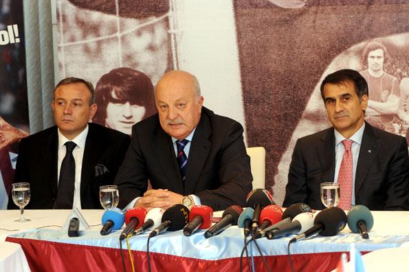 Trabzonspor ile sözleşme imzalayan Teknik Direktör Şenol Güneş, hedefindeki Trabzonspor'u anlattı. Camiaya ve taraftarlara birlik beraberlik mesajı veren Güneş, Fatih Tekke'nin takıma geri kazandırılmasına nasıl baktığını da açıkladı.