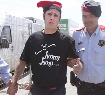 Jimmy, gündeme damga vuran eylemlerinden sonra gözaltına alınırken de şirindi...