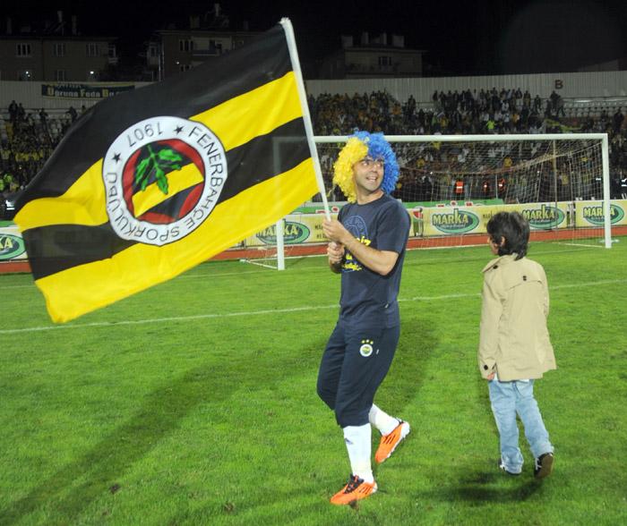Kutlamalar için 2010-2011 sezonu kombine kartlarının geçerli olacağı, stadın kapılarının saat 18.00'den itibaren biletli ve kombine kartlı taraftarlar için açılacağı kaydedildi